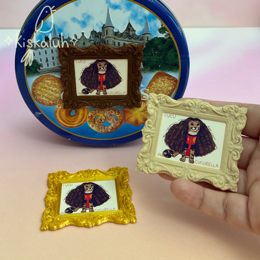 Cucurella Cat, framed magnet with mini illustration, 6.5x5.5 cm