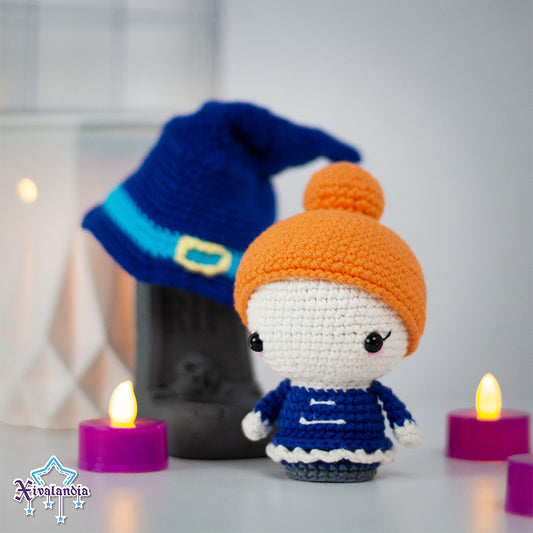 Peluche Bruja decorativo 13 cm, crochet artesanal, amigurumi