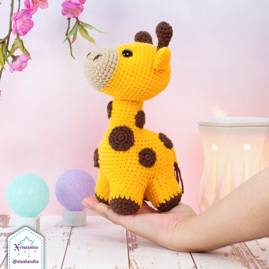 Peluche Jirafa amarilla 24cm, tejido crochet artesanal, amigurumi