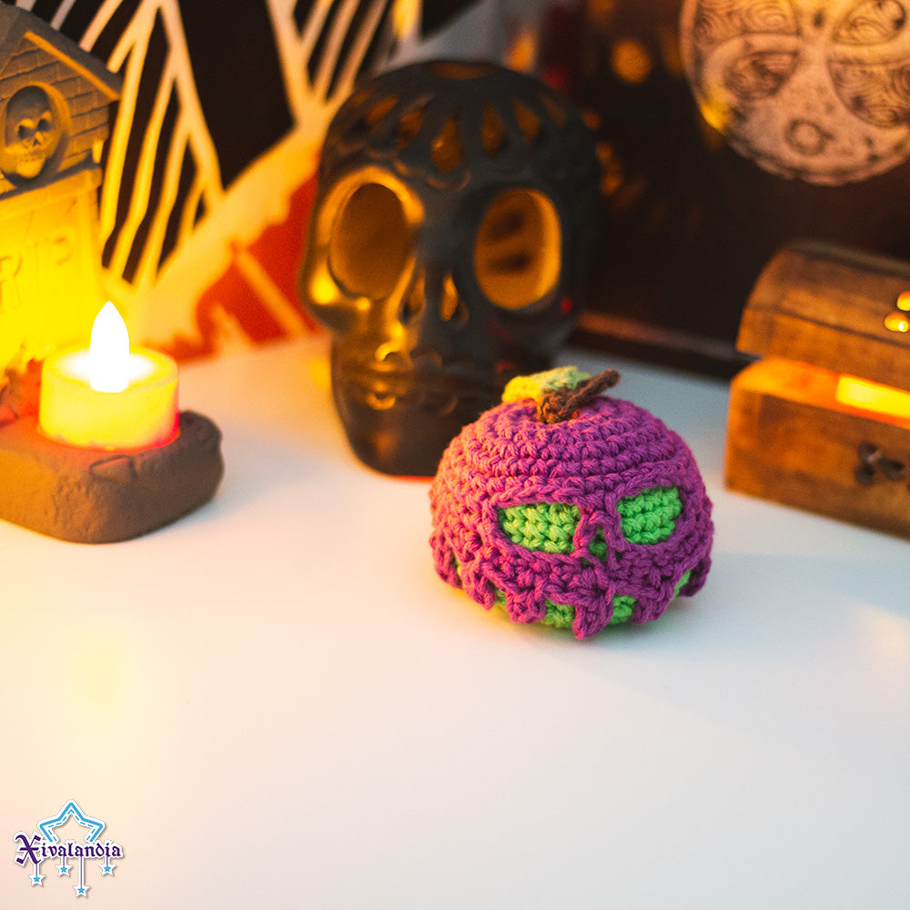 Peluche mini Manzana envenenada 5cm, crochet artesanal, amigurumi
