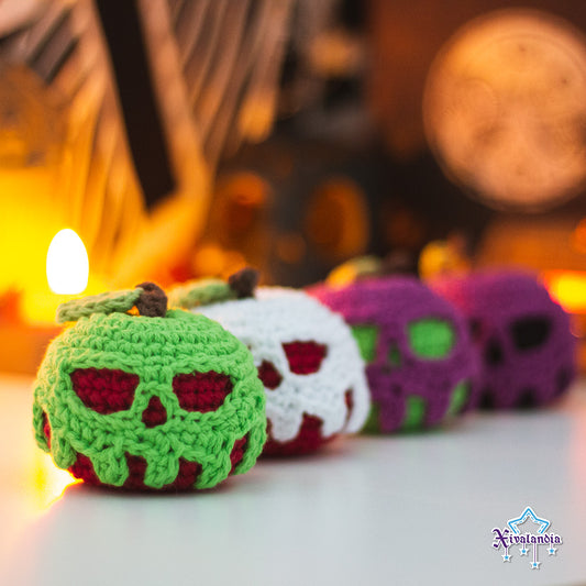 Peluche mini Manzana envenenada 5cm, crochet artesanal, amigurumi