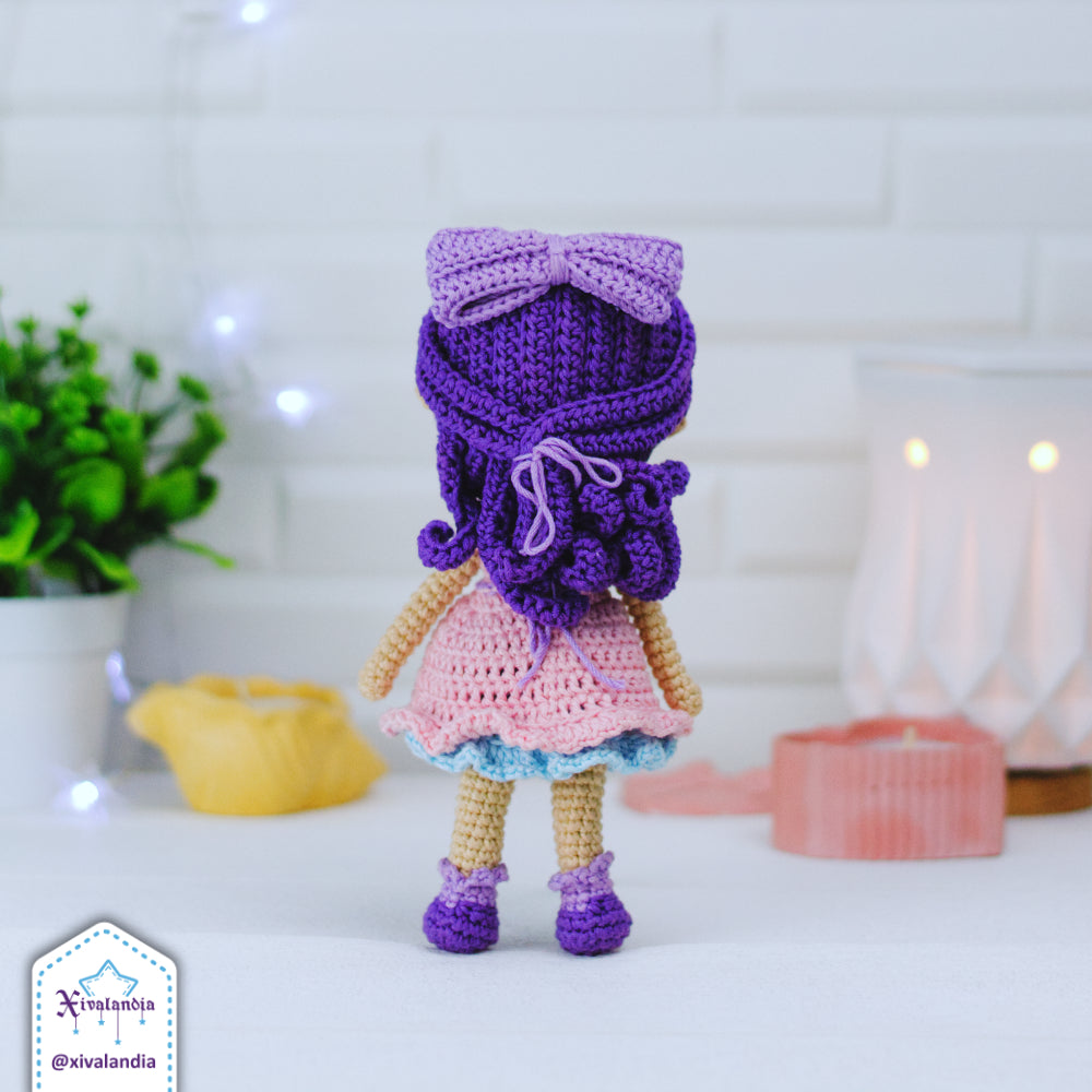 Muñeca tejida Violeta, 22cm/8.5 pulg., crochet artesanal, amigurumi
