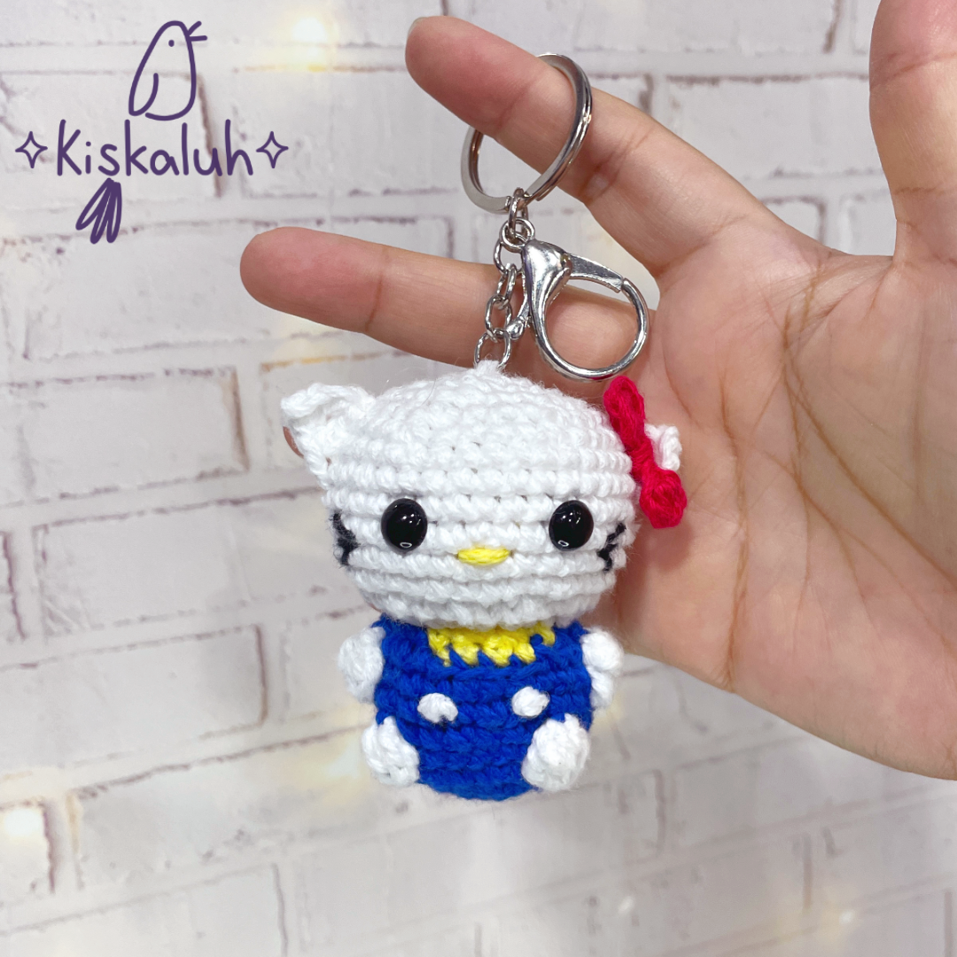 Llavero kitty de peluche, bag charm, 7cm/2.5 pulg, tejido crochet artesanal, amigurumi