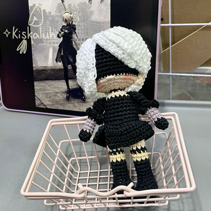 2B, Muñeca tejida amigurumi, crochet artesanal