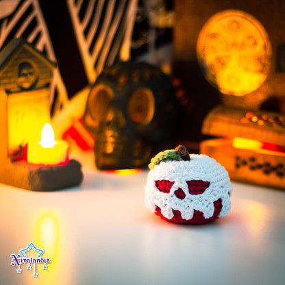 Peluche mini Manzana envenenada 5cm, crochet artesanal, amigurumi