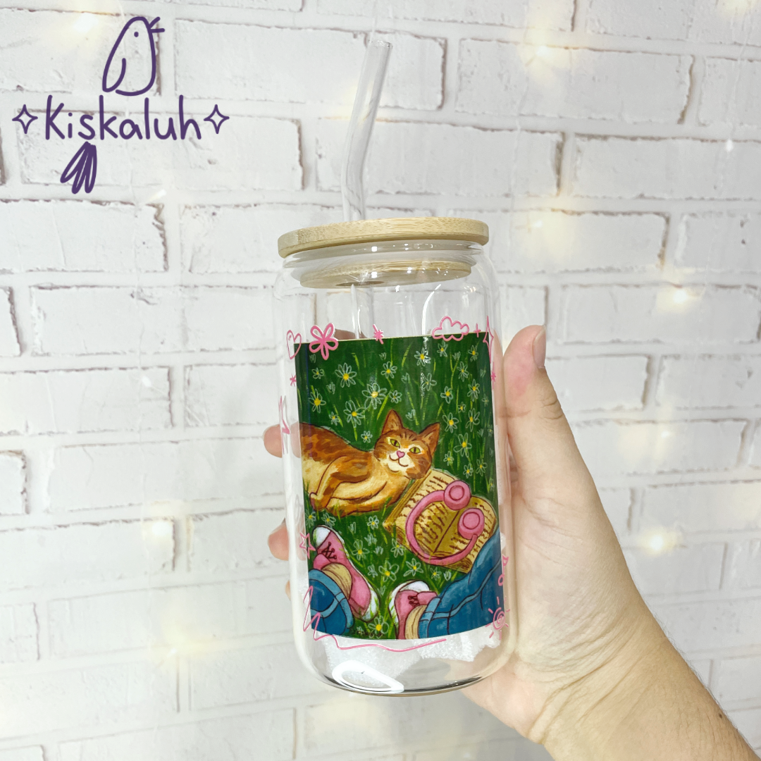 Vaso de Vidrio con Ilustración Original, Tapa de Bambú y Popote, 16oz