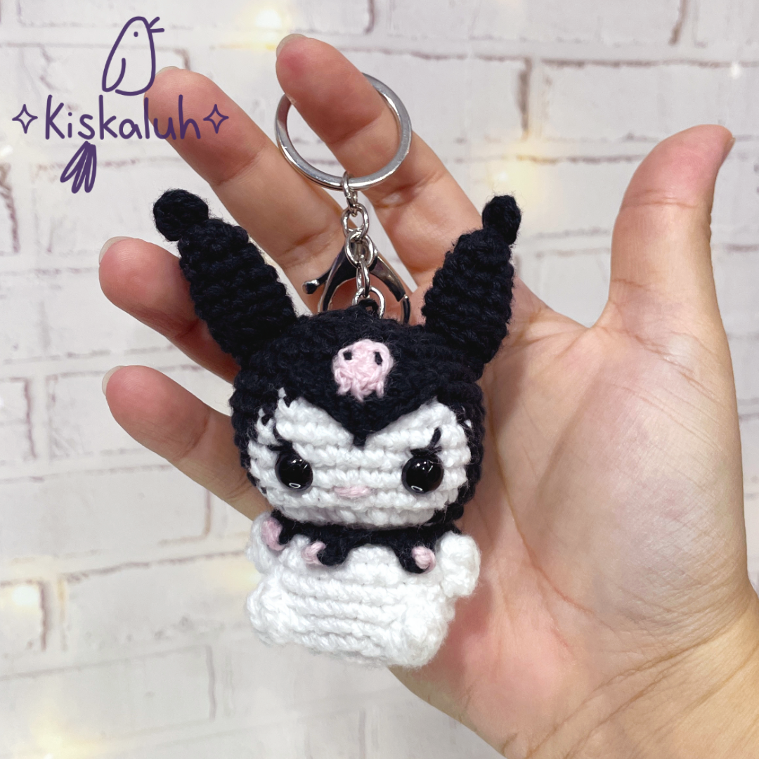 Llavero Kuromi de peluche, bag charm, 7cm/2.5 pulg, tejido crochet artesanal, amigurumi