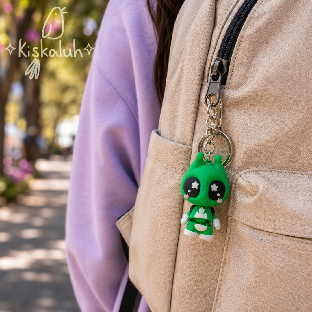 Alien Verde Kawaii con Mochilita - Llavero Flexible 3D
