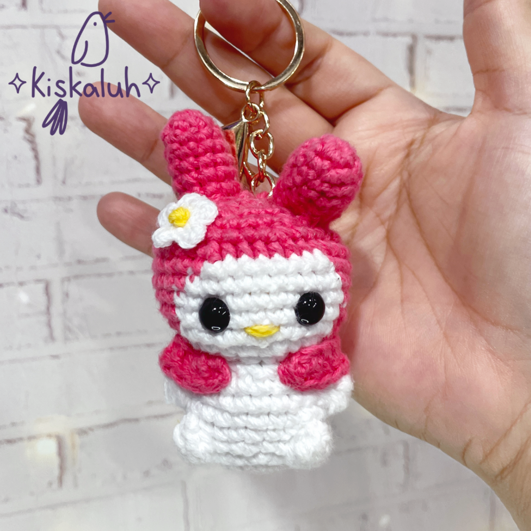 Llavero Melody de peluche, bag charm, 7cm/2.5 pulg, tejido crochet artesanal, amigurumi