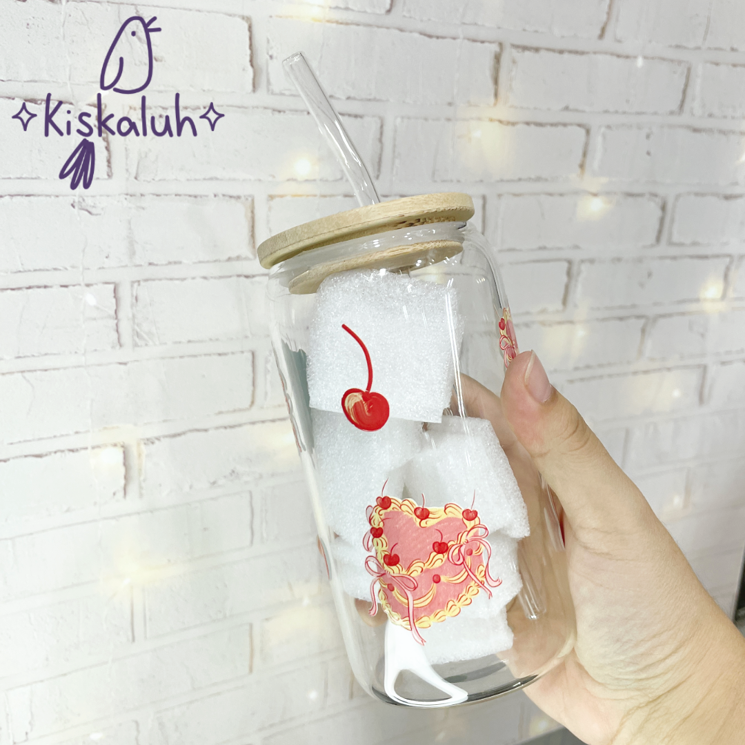 Vaso de Vidrio con Ilustración Original, Tapa de Bambú y Popote, 16oz