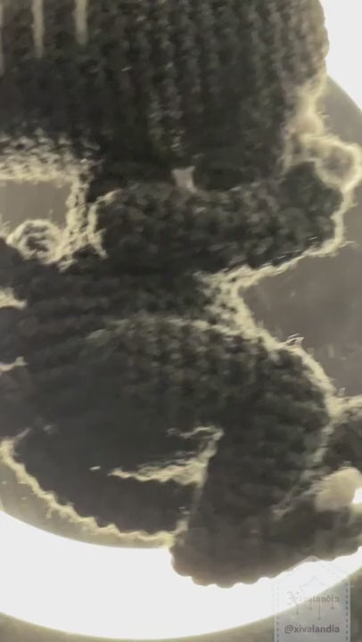 Peluche Alien Xenomorfo 15cm, tejido crochet artesanal, amigurumi