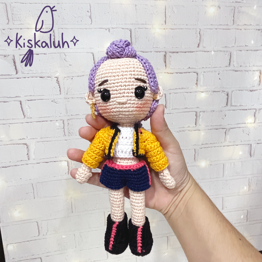Rumi, Muñeca tejida amigurumi, Kpop demon hunters, crochet artesanal