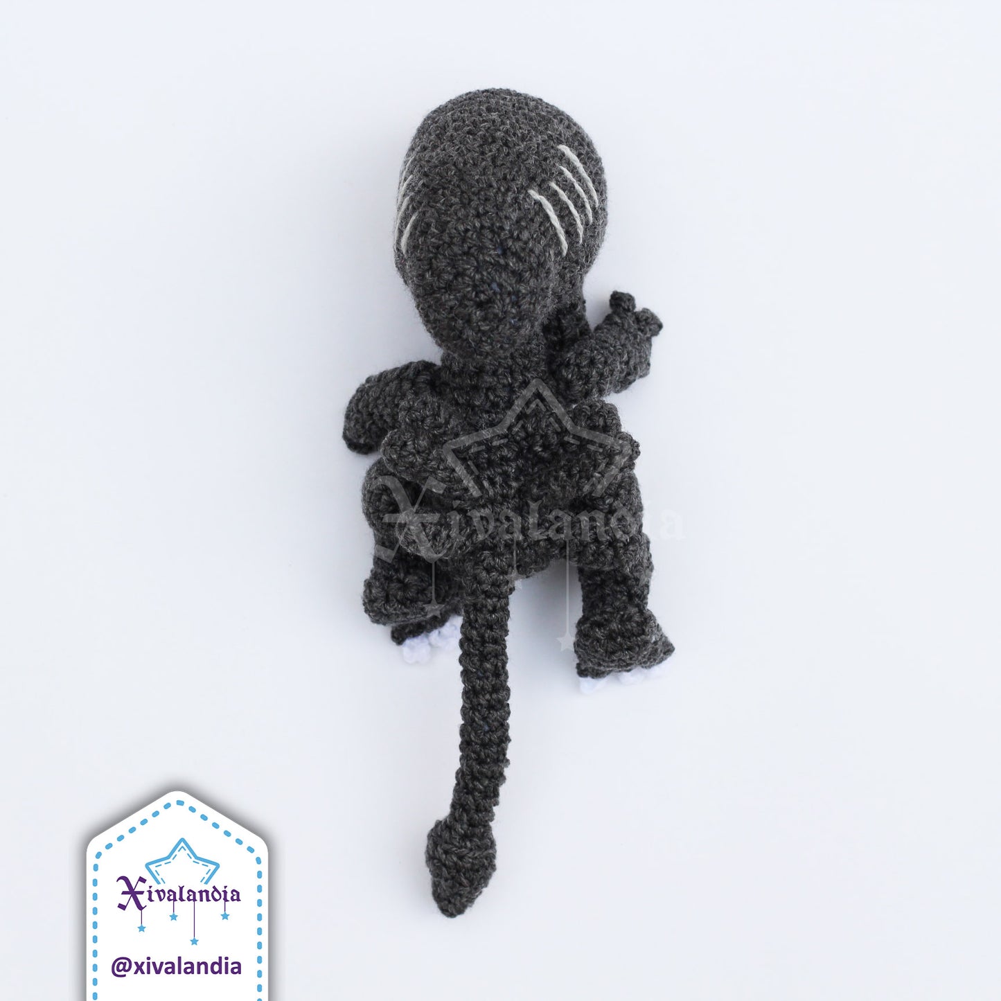Peluche Alien Xenomorfo 15cm, tejido crochet artesanal, amigurumi