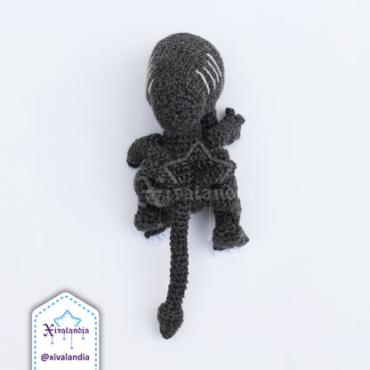 Peluche Alien Xenomorfo 15cm, tejido crochet artesanal, amigurumi