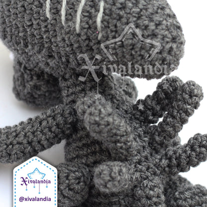 Peluche Alien Xenomorfo 15cm, tejido crochet artesanal, amigurumi