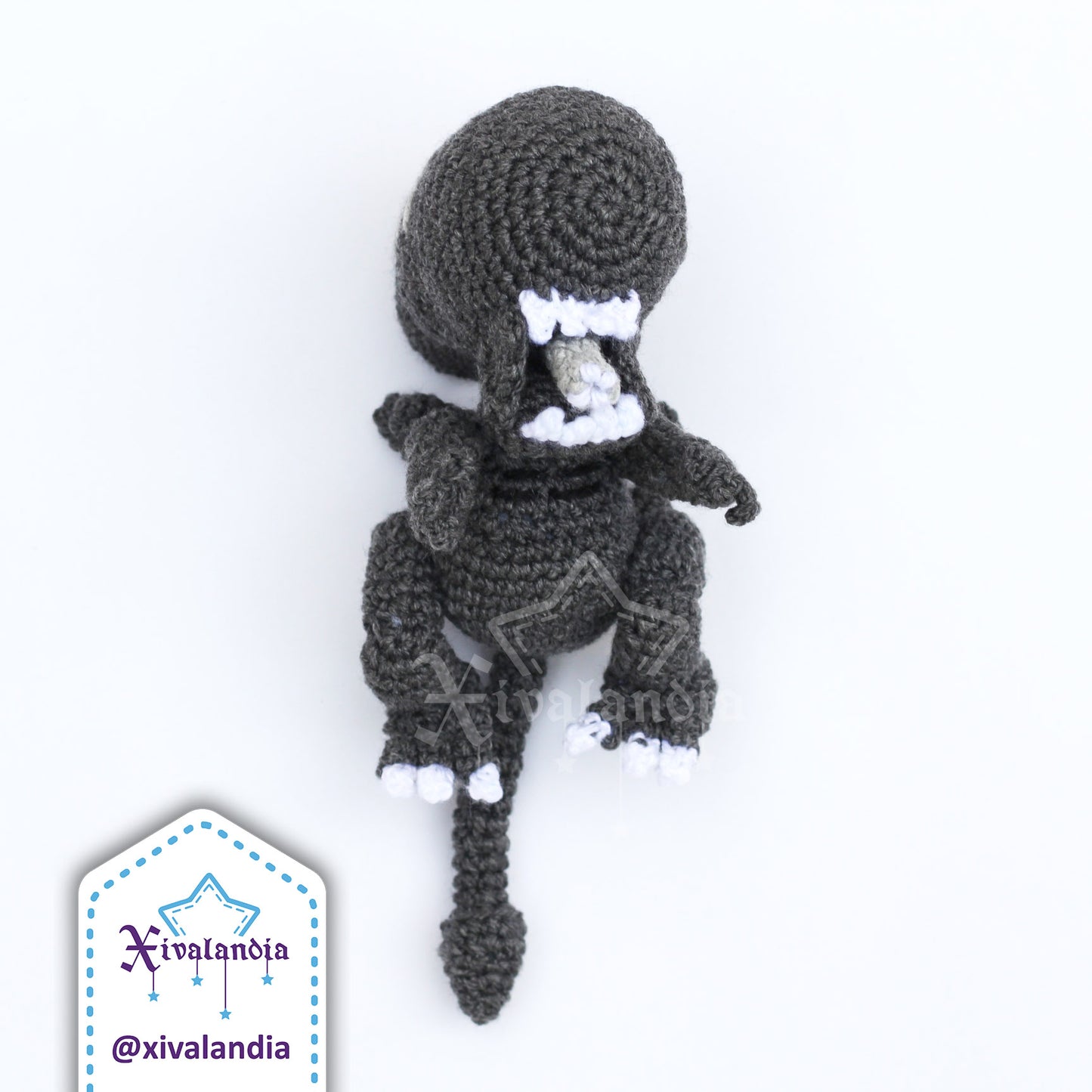 Peluche Alien Xenomorfo 15cm, tejido crochet artesanal, amigurumi
